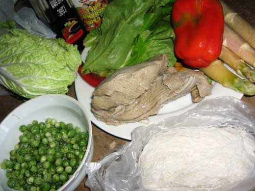 Салат с бобовой вермишелью
