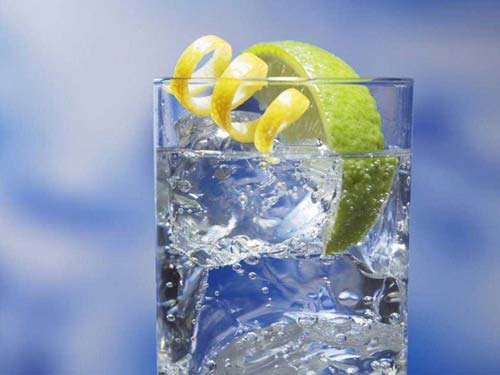 Вода с лимоном и ее польза